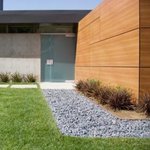 house-landscaped-front-lawn house with landscaped front lawn