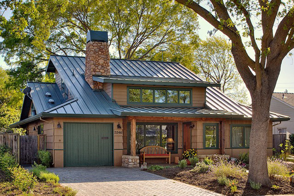 Low-maintenance metal roof