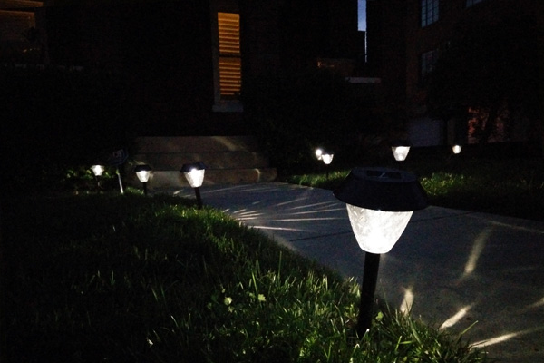 Solar pathway lights