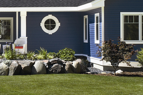 What are the differences between vinyl and steel siding?